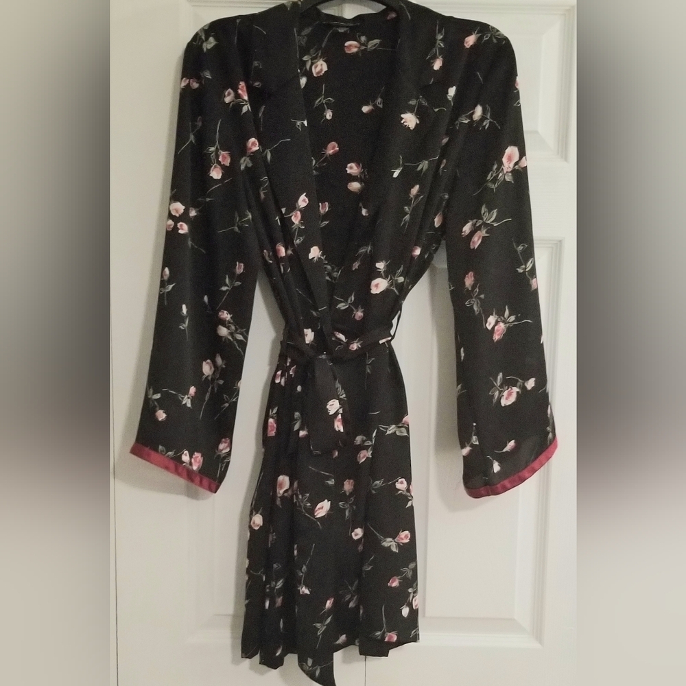 Vintage Jones New York Polyester Silk Black Floral Wrap Robe - Size S/M - EUC